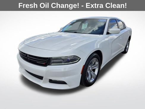 Used 2016 Dodge Charger SXT image 3