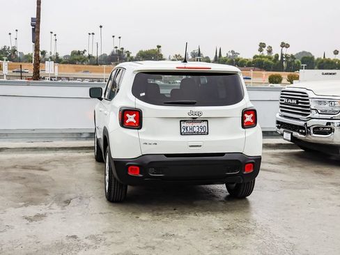 Used 2023 Jeep Renegade Latitude AWD/4WD image 7