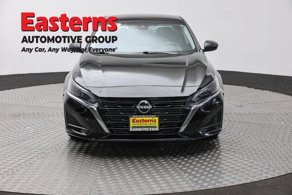 Used 2025 Nissan Altima 2.5 SV FWD image 4