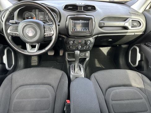 Certified 2018 Jeep Renegade Latitude w/ Advanced Technology Group image 9