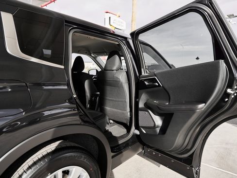 New 2025 Mitsubishi Outlander ES image 14