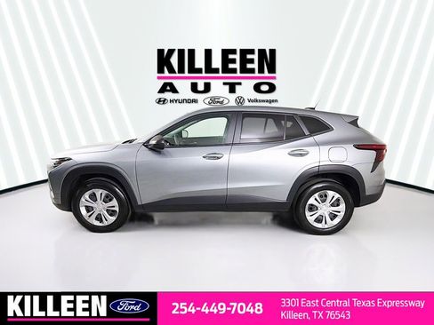 Used 2024 Chevrolet Trax LS w/ Driver Confidence Package image 4