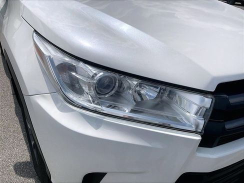 Used 2019 Toyota Highlander XLE AWD/4WD image 32