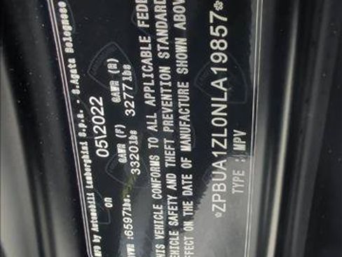 Used 2022 Lamborghini Urus AWD/4WD image 25