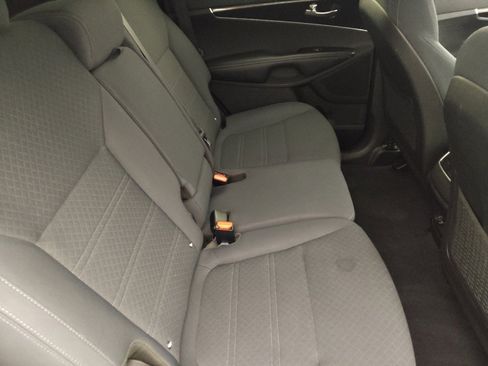 Used 2018 Kia Sorento LX image 19