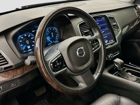 Used 2016 Volvo XC90 T6 Momentum w/ Momentum Plus Package AWD/4WD image 18