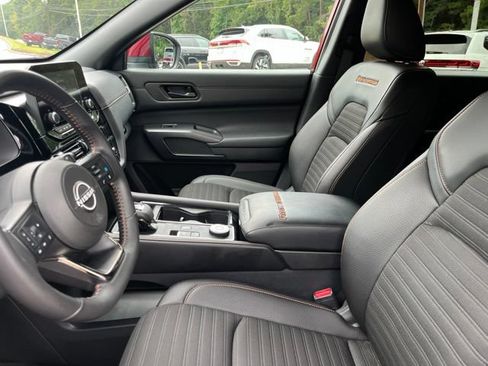 Used 2025 Nissan Pathfinder Rock Creek AWD/4WD image 9