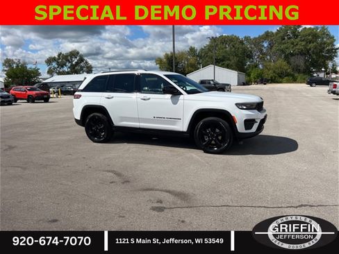 New 2025 Jeep Grand Cherokee Altitude image 8