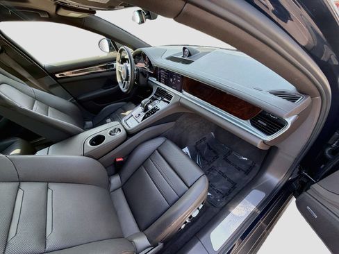 Used 2020 Porsche Panamera RWD image 32