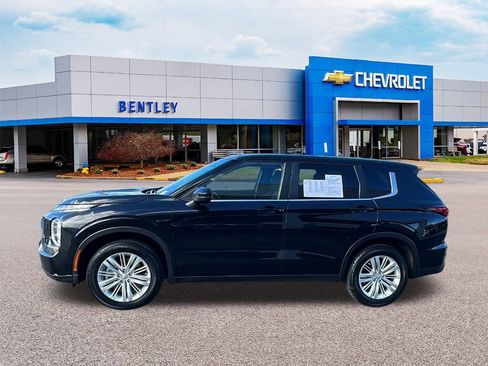 Used 2022 Mitsubishi Outlander ES image 2