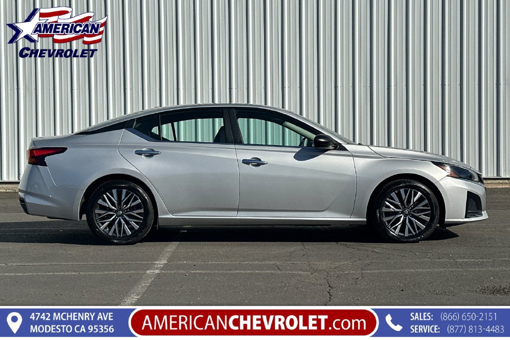 Used 2025 Nissan Altima 2.5 SV FWD image 3