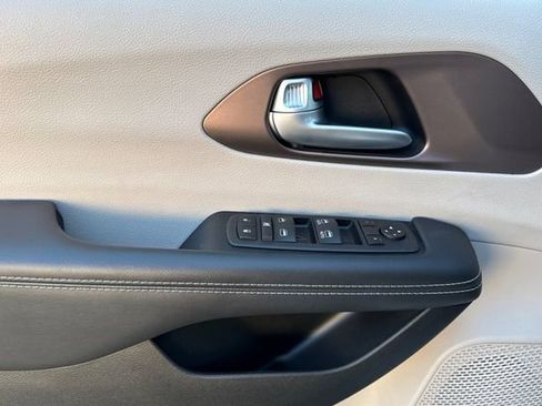 Used 2024 Chrysler Voyager LX image 11