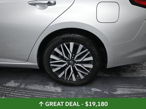 Used 2024 Nissan Altima 2.5 SV image 16