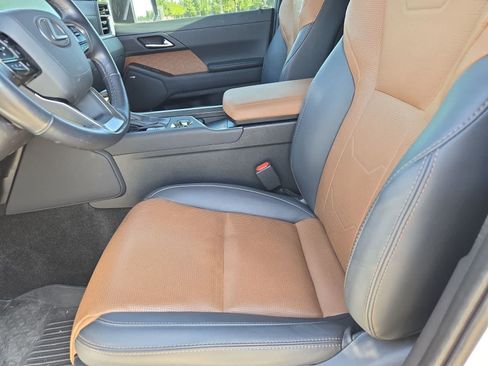 Used 2024 Lexus GX 550 w/ Accessory Package (31) AWD/4WD image 15