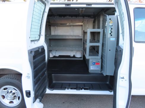 Used 2015 Chevrolet Express 2500 image 13