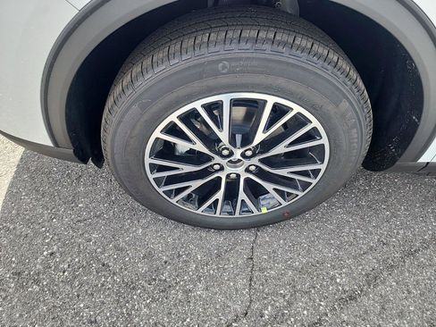 New 2025 Ford Escape SE w/ PHEV Premium Package image 9