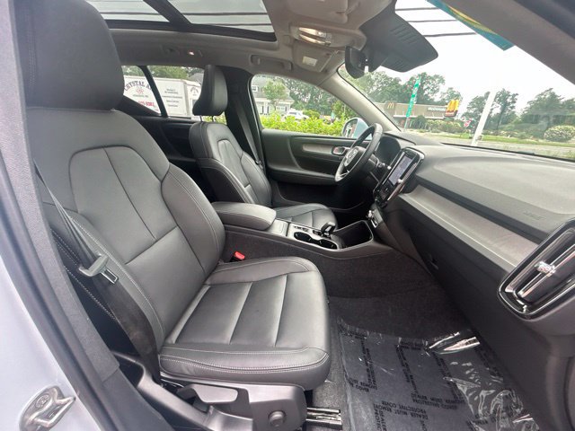 Certified 2025 Volvo XC40 B5 Core AWD/4WD image 15