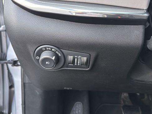 Used 2024 Jeep Compass Limited image 21