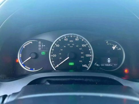 Used 2011 Lexus CT 200h Premium image 14