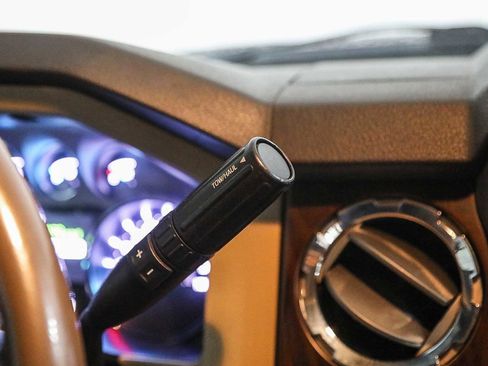 Used 2016 Ford F350 Lariat w/ Lariat Interior Package image 20