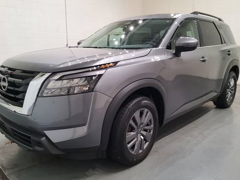 Used 2024 Nissan Pathfinder SV AWD/4WD image 3