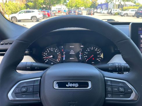 Used 2025 Jeep Compass Limited AWD/4WD image 29