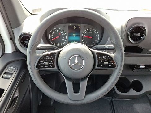 Used 2024 Mercedes-Benz Sprinter 2500 image 20