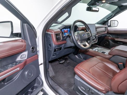 Used 2024 Ford Expedition Limited image 12