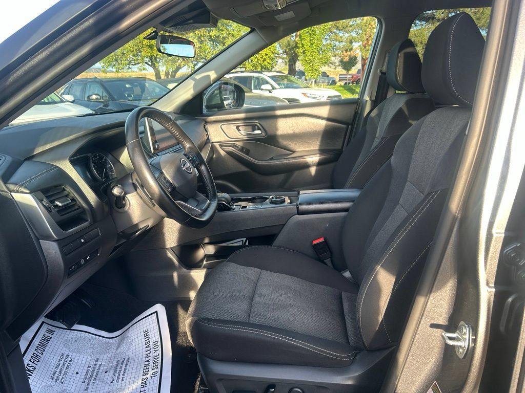 Used 2025 Nissan Rogue SV AWD/4WD image 21