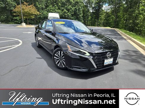 Used 2025 Nissan Altima 2.5 SV FWD image 1