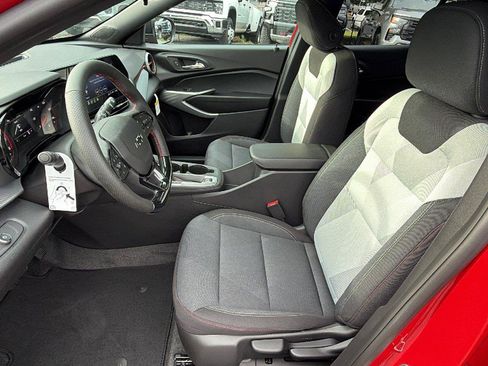 New 2026 Chevrolet Trax RS w/ Sunroof Package FWD image 17