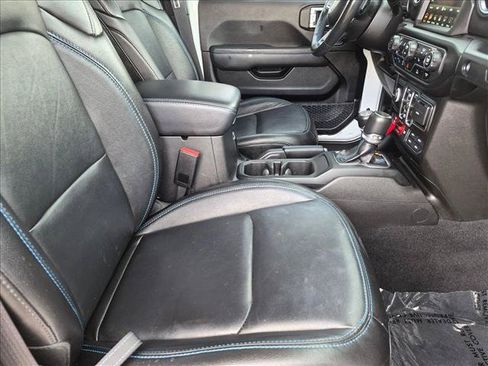 Used 2023 Jeep Wrangler Unlimited Rubicon 4xe w/ Cold Weather Group AWD/4WD image 21