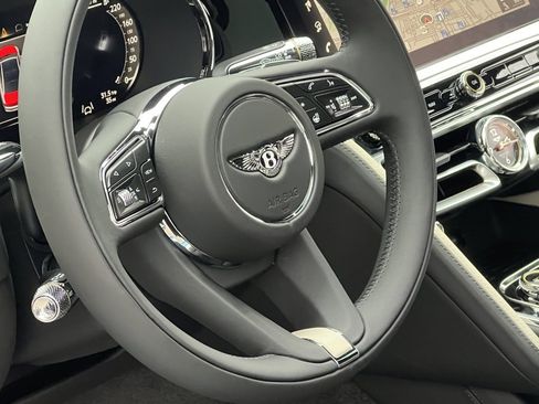 Used 2025 Bentley Flying Spur Plug-In Hybrid image 44