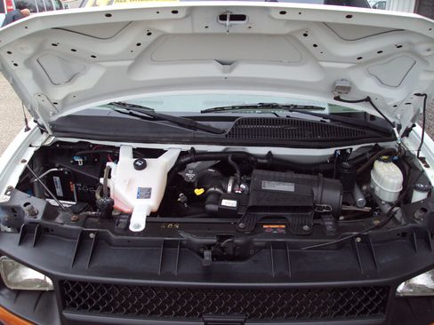 Used 2014 Chevrolet Express 1500 AWD image 24