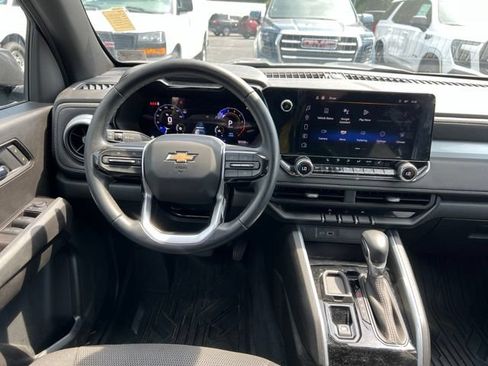 Used 2025 Chevrolet Colorado LT RWD image 9