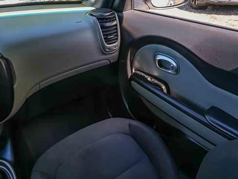 Certified 2017 Kia Soul FWD image 17