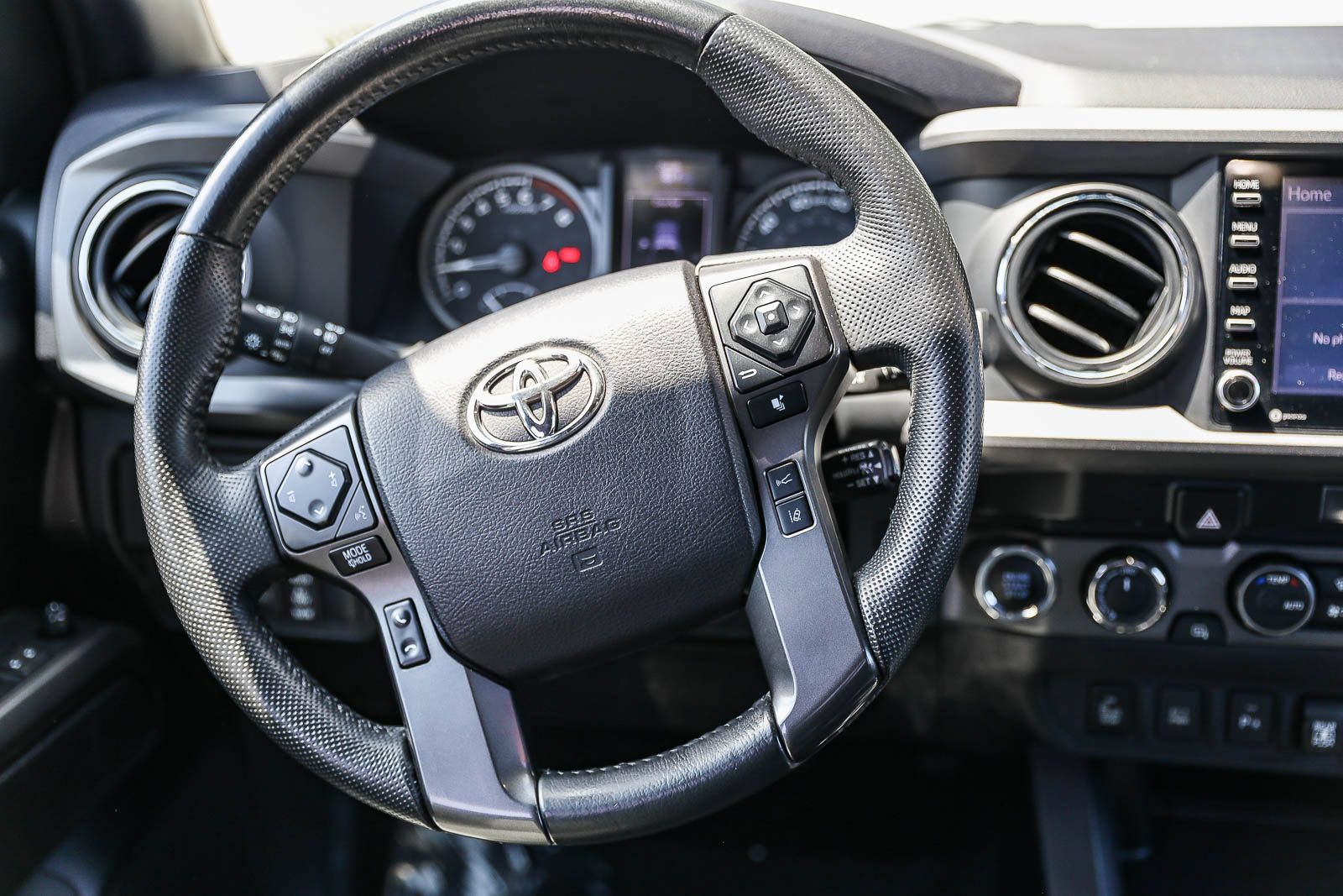 Used 2021 Toyota Tacoma TRD Off-Road w/ Technology Package AWD/4WD image 16