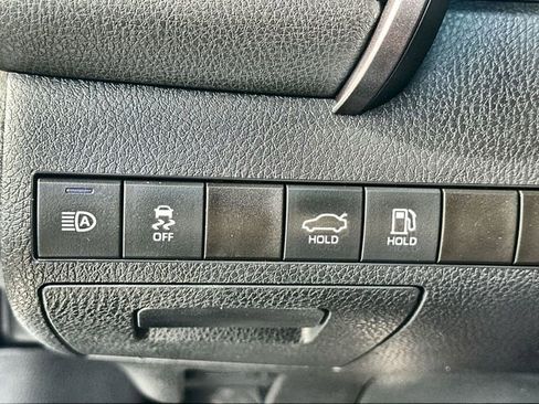 Used 2023 Toyota Camry SE image 18