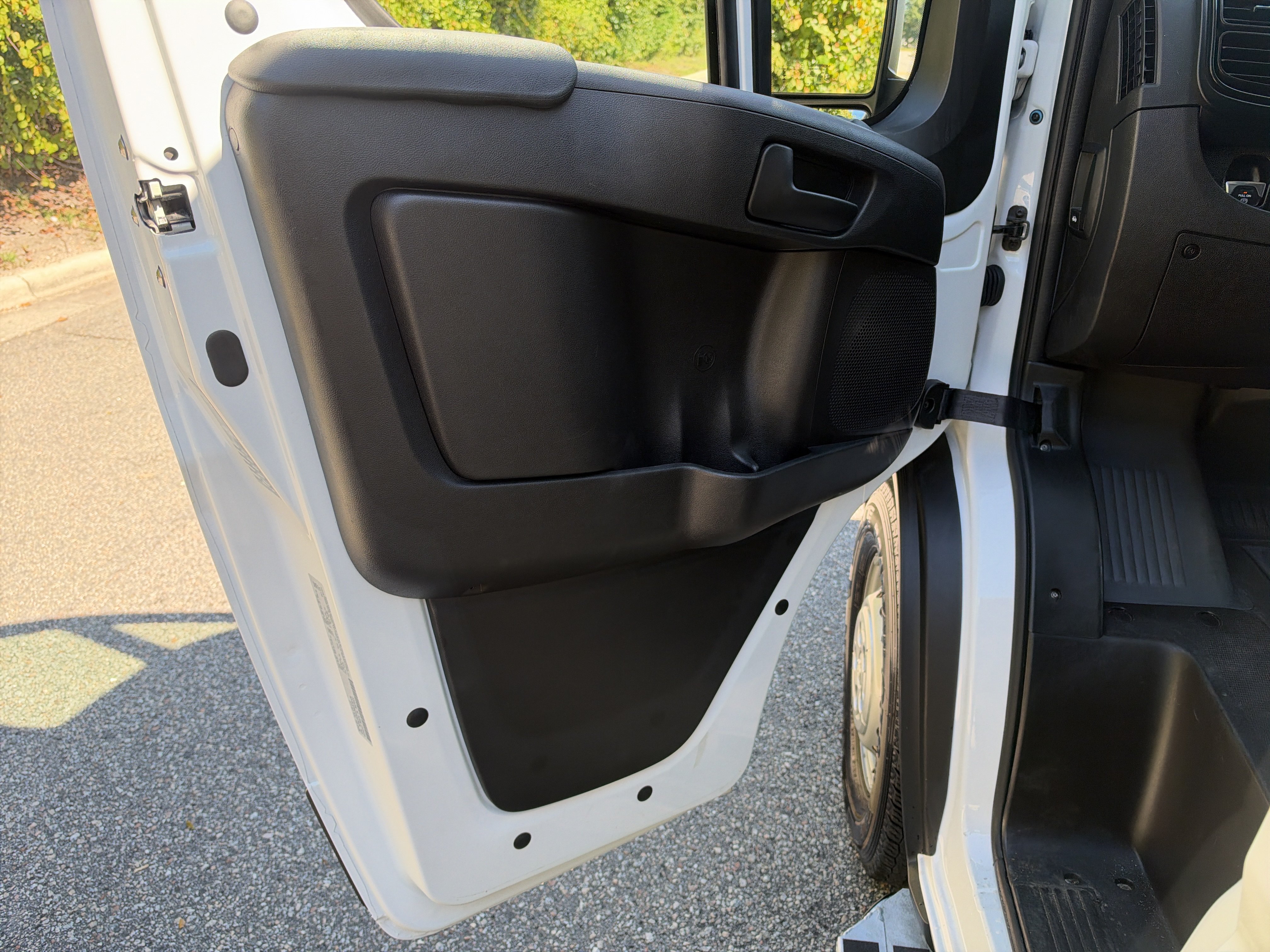 Used 2025 RAM ProMaster 2500 w/ U-Haul Equipment Group FWD image 13