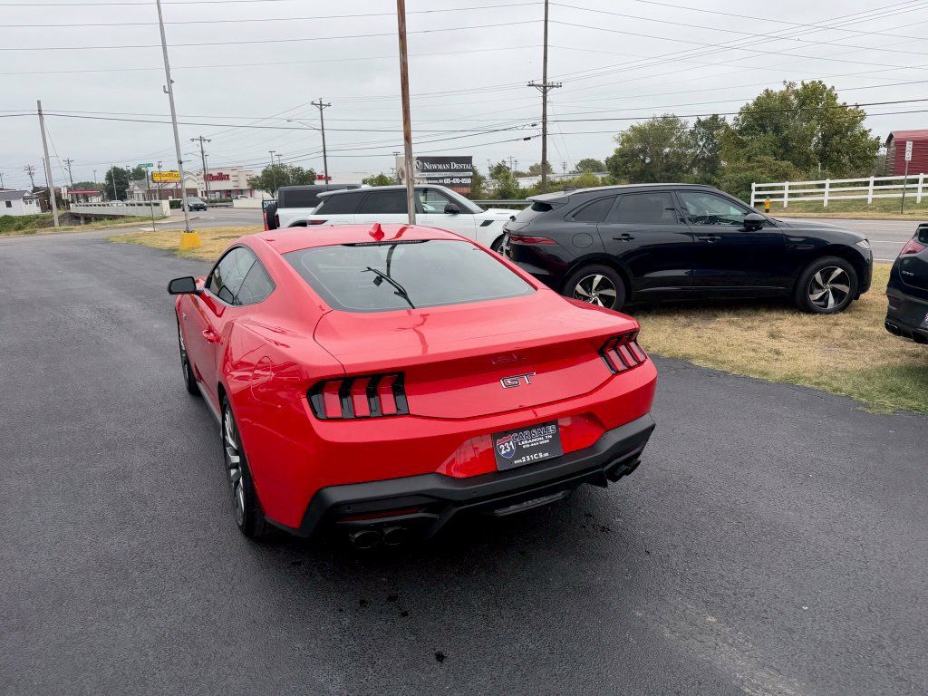 Used 2025 Ford Mustang GT Premium RWD image 5