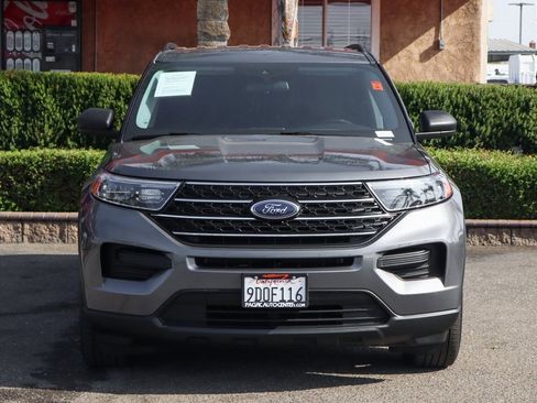 Used 2022 Ford Explorer XLT image 3