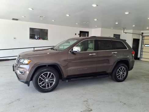 Used 2017 Jeep Grand Cherokee Limited w/ Trailer Tow Group IV AWD/4WD image 2