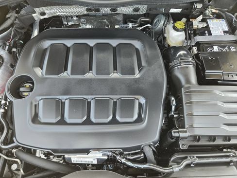Used 2025 Volkswagen Tiguan SE AWD/4WD image 27