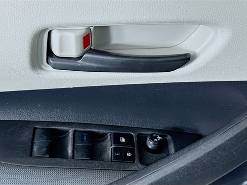 Used 2022 Toyota Corolla LE image 22