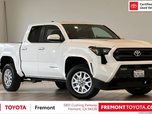 Certified 2025 Toyota Tacoma SR5 image 1