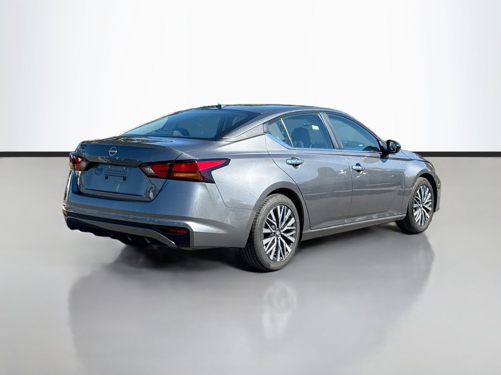 Used 2025 Nissan Altima 2.5 SV FWD image 8