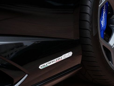 Used 2024 Lamborghini Huracan EVO image 10