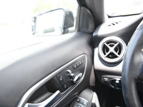 Used 2020 Mercedes-Benz GLA 250 image 24