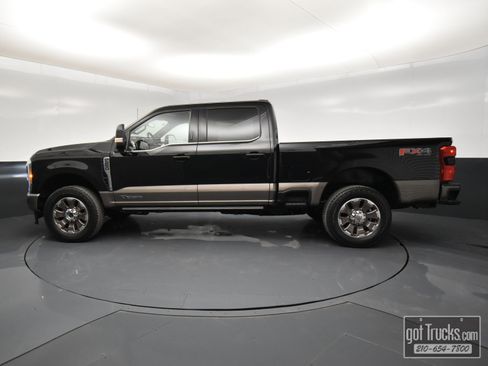Used 2023 Ford F250 King Ranch w/ FX4 Off-Road Package image 3