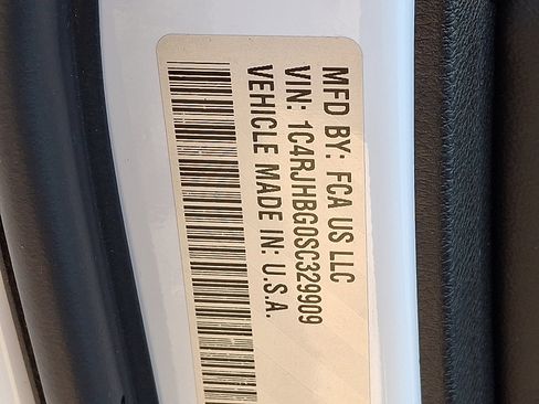 Certified 2025 Jeep Grand Cherokee Limited image 28